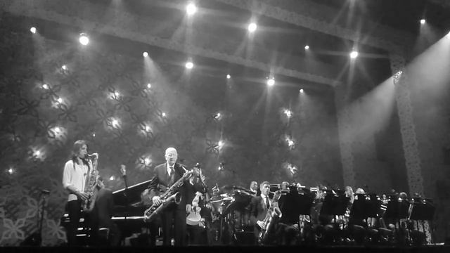 Melissa Aldana w. Joe Temperley & Jazz at Lincoln Center Orchestra plays "Mood Indigo" смотреть онлайн