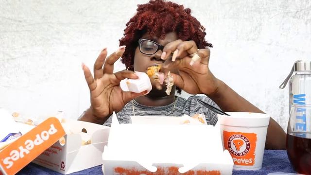 Popeyes Chicken Mukbang | Sweat Heat is Bomb смотреть онлайн