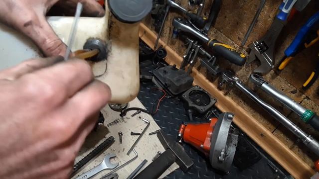 Бензокос - з-за краю цивілізації смотреть онлайн