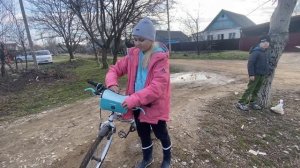 ВЛОГ  23 Февраля жарим кебаб и курицу на мангале / Алиса показывает свои рисунки и новую игрушку