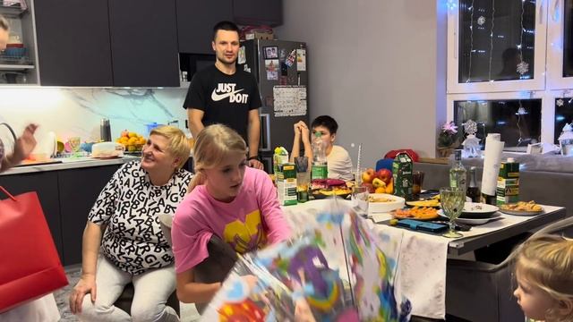 VLOG.Наш семейный Новый год🎄// Встреча 2024 года 🎅🏻// Год дракона 🐉//Дарим подарки 🎁 смотреть онлайн