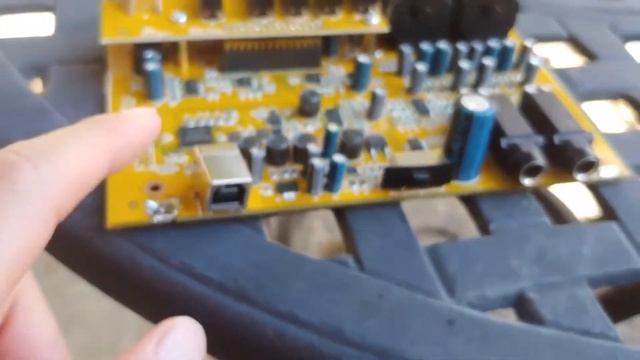 Repairing a Behringer UMC 202HD смотреть онлайн