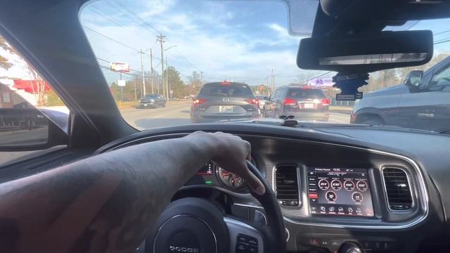 SRT8 CUTTING UP IN TRAFFIC , WITH SCAT PACK 😤🐝 смотреть онлайн