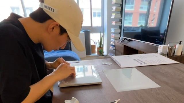 Timelapse #13: How to apply Bodyguardz's UltraTough skin for your MacBook Pro. Highly recommended! смотреть онлайн