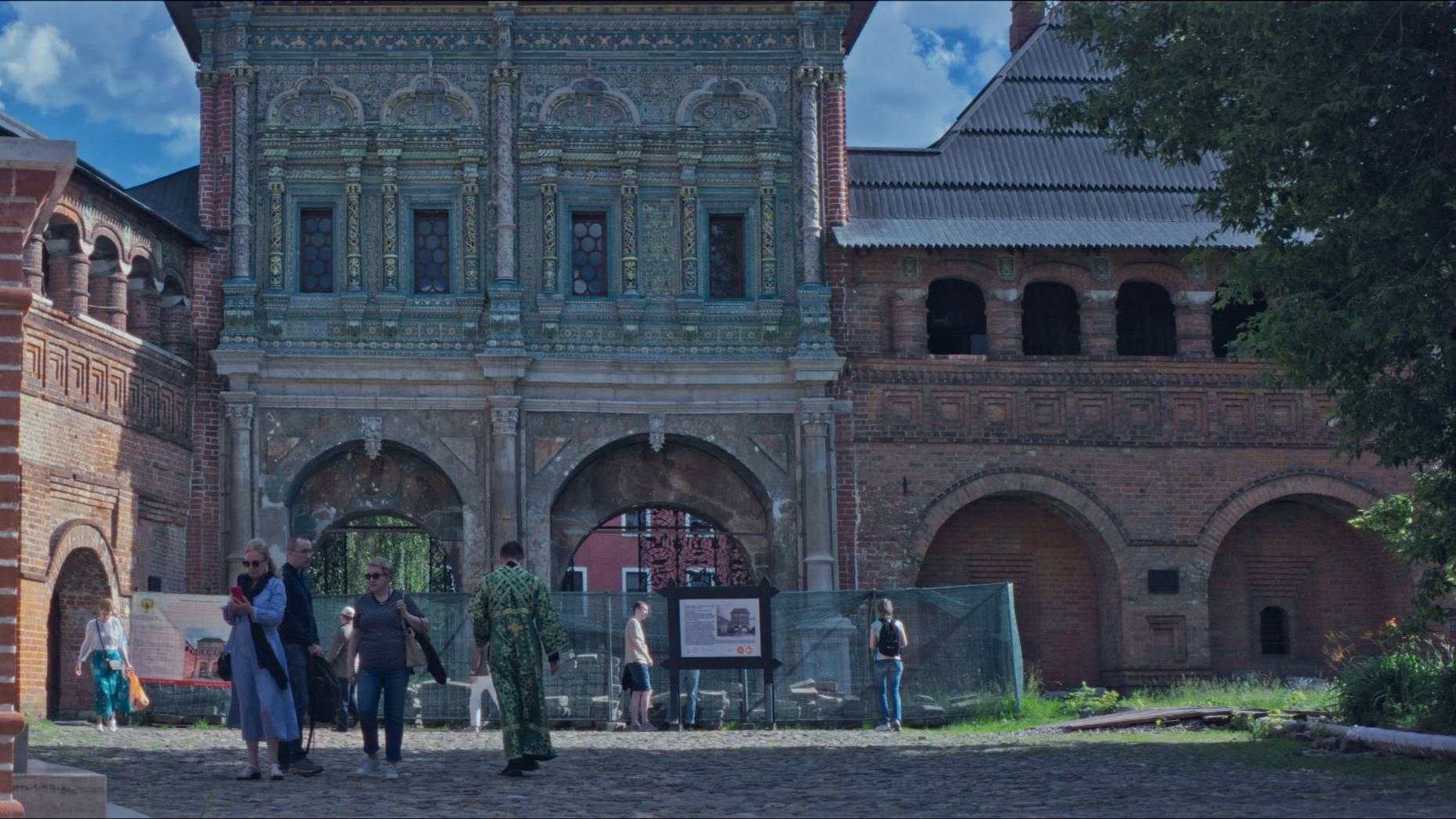 Православные жемчужины России - Крутицкое патриаршее подворье в Москве смотреть онлайн