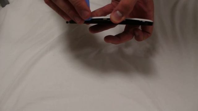 How to Remove the Back Cover from the Google Nexus 5 Phone смотреть онлайн