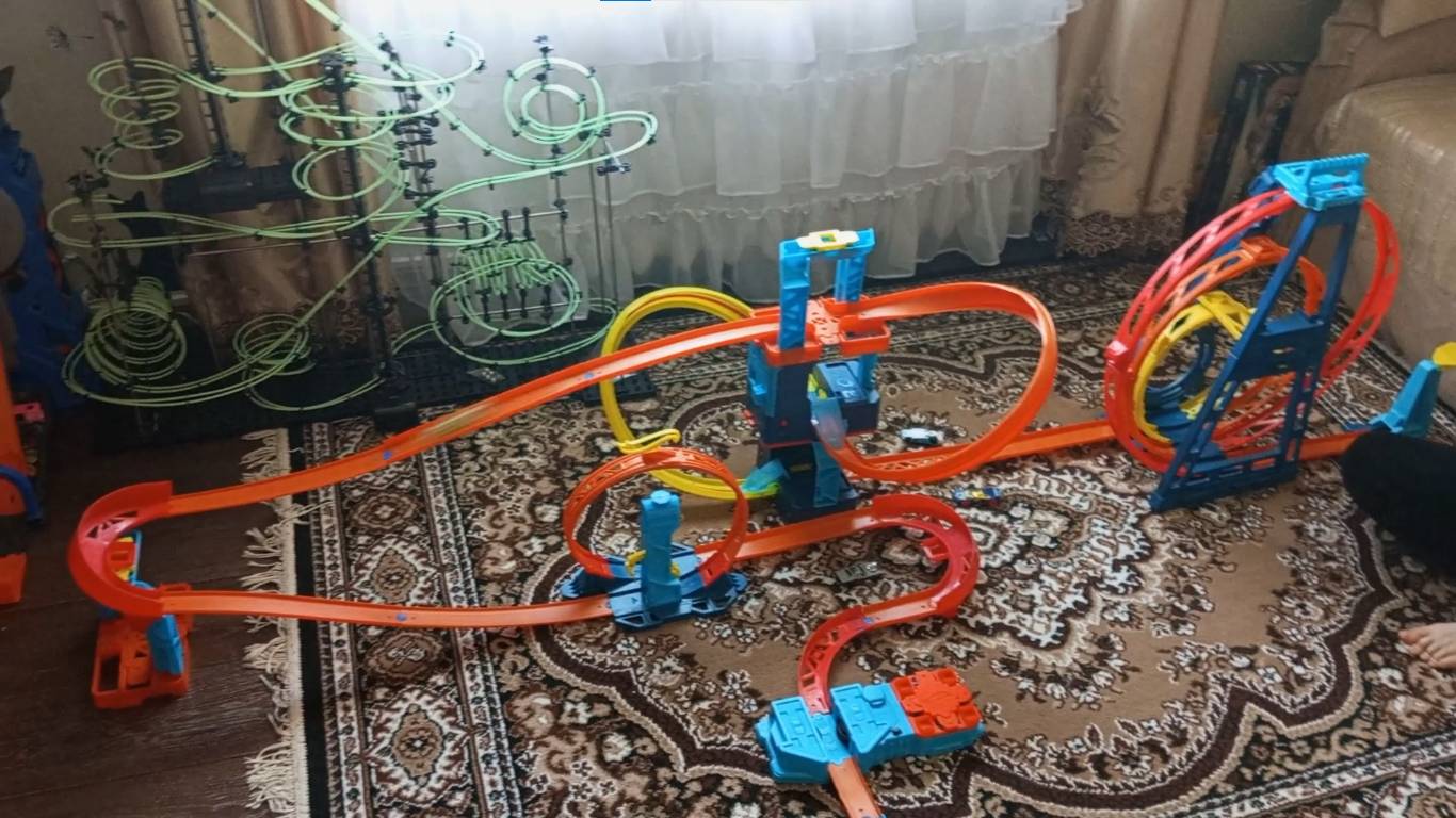 Hot Wheels Coaster Crash