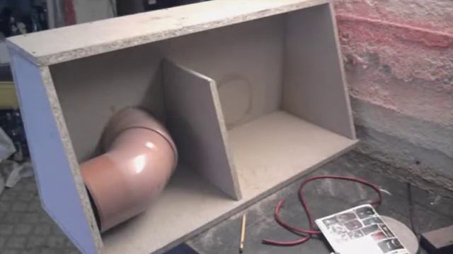 Woofer 38cm MAC Audio build in Audi 80 смотреть онлайн