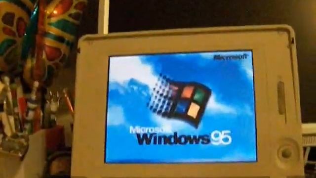 A Quick Look at a Very Old Computer and Windows 95 Operating System смотреть онлайн