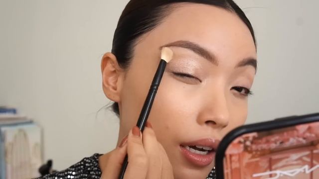 MAC OBMT, Festive Holiday Makeup Look смотреть онлайн
