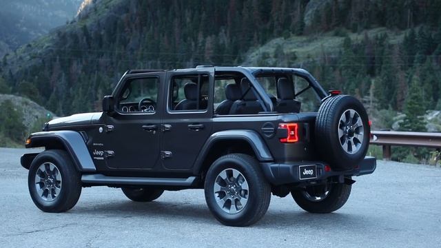 2018 Jeep® Wrangler Sahara Running Footage смотреть онлайн
