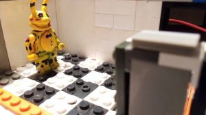 фиолетовый парень умирает в костюме Спринг Бонни.