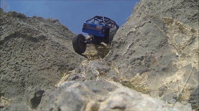 Custom 1.9 Axial Wraith and Axial SCX10 Jeep R/C Slow Crawl смотреть онлайн
