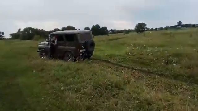 УАЗ v8 вытаскивает Хантер. смотреть онлайн