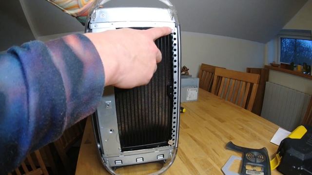 Apple Power Mac G4 PC Conversion | with Water Cooling and Cigarette Lighter смотреть онлайн