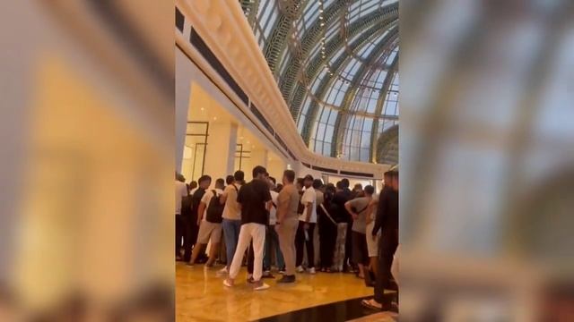 Dubai Mall में iPhone 15 का क्रेज | Dubai Mall iPhone 15 | Dubai Mall iPhone 15 launch today |#shor смотреть онлайн