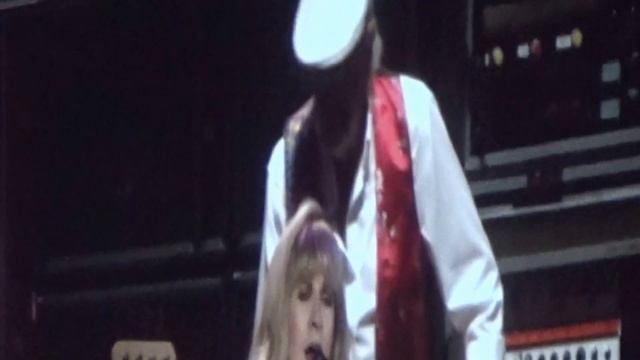 Fleetwood Mac. Everywhere. Christie McVie and Stevie Nicks. Vocals. Melbourne. 6/11/2015. смотреть онлайн