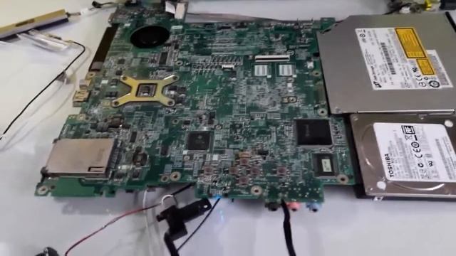Demonstração do funcionamento notebook Acer 5570Z modelo ZR1 смотреть онлайн