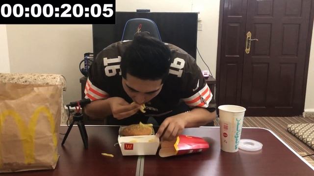THE FASTEST Grand Mac Meal Ever Eaten (Under 1 Minute!!) смотреть онлайн