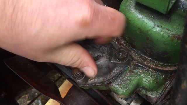 1958 Austin A35 stuck thermostat housing. смотреть онлайн