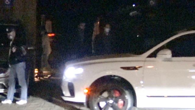 Lady Gaga Hides Behind Bodyguard After Night Out At Nobu смотреть онлайн