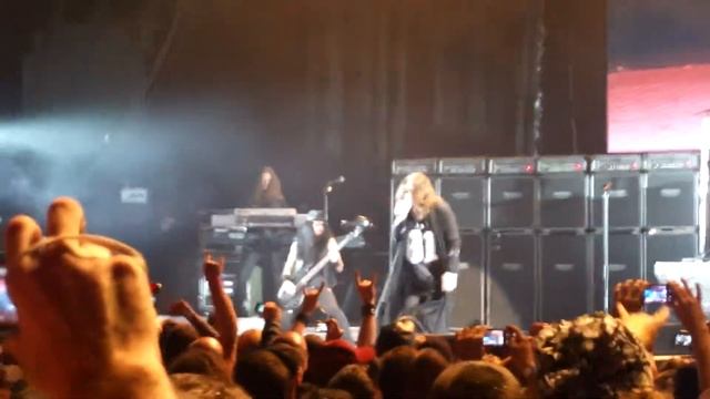 Ozzy Osbourne - Intro + Bark at the Moon (partial) - Live in Mansfield USA 2010 смотреть онлайн