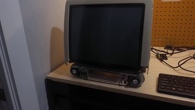 iMac G3 as a monitor with no logic board смотреть онлайн