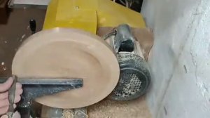 деревянная тарелка на токарном станке