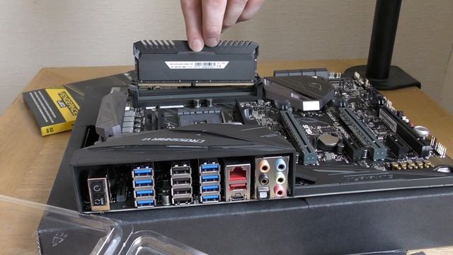 Asus AMD Crosshair VI Motherboard - inserting the memory - Corsair Vengeance LED 3000 GHZ 2x16 GB смотреть онлайн