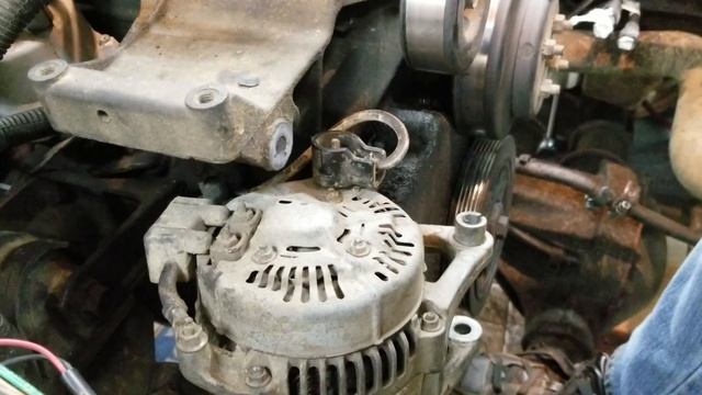 Jeep YJ 2.5L Alternator Removal смотреть онлайн