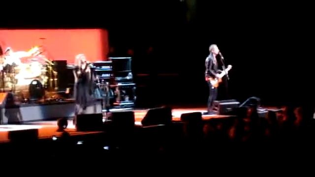 "Monday Morning"- Fleetwood Mac Live Boston смотреть онлайн