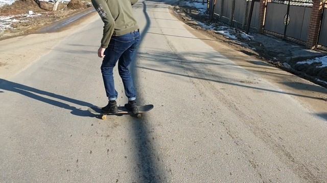 ШКОЛЬНИК РЭПЕР чуть не СГОРЕЛ НА СКЕЙТЕ ЗИМОЙ. Призрачный скейтер. смотреть онлайн