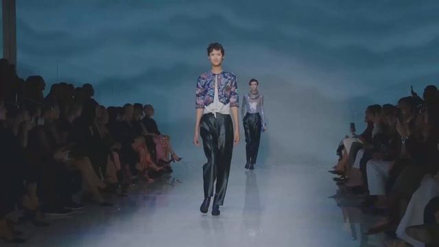 Giorgio Armani мода в Милане весна лето 2024 | Одежда и аксессуары смотреть онлайн