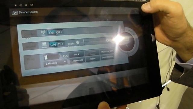 MWC 2011: Acer Tab W500 Windows tablet preview video смотреть онлайн