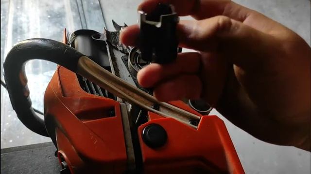 Jak odkręcić sprzęgło w pile / pilarce spalinowej. Prosty sposób, prosty przyrząd. Zrób to sam! смотреть онлайн