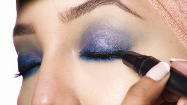 MAC Kajal Crayon: Dreamy Blue Smokey Eyes смотреть онлайн