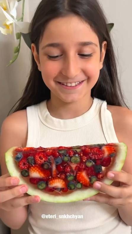 Десерт с ягодами "Волшебный арбуз" смотреть онлайн