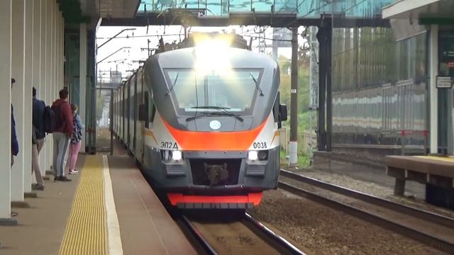 Электропоезд ЭП2Д-0038 "ЦППК" на новой платформе Ленинградская смотреть онлайн