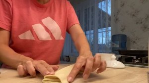 АЛИСА УМНИЧКА! Как дочка помогает мне делать ушки с сахаром из слоеного теста! Мили Ванили влог