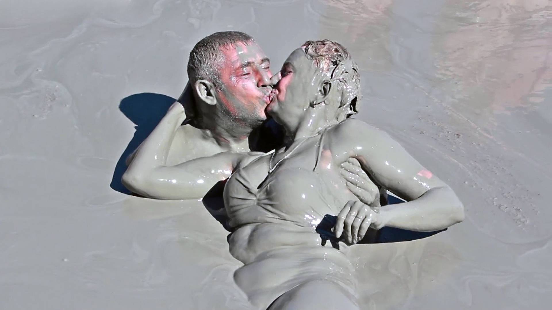 Купания в Вулкане Гефест смотреть онлайн