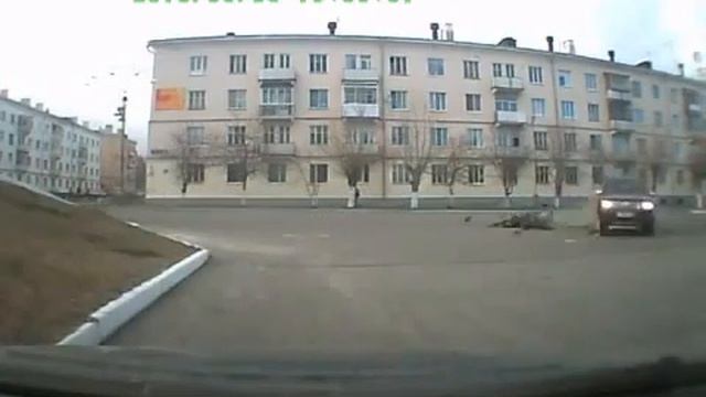 Байкер на огромной скорости врезался в джип смотреть онлайн