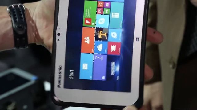 CES 2014 - Hands On with the Panasonic FZ M1 7 - Rugged Toughpad Tablet смотреть онлайн