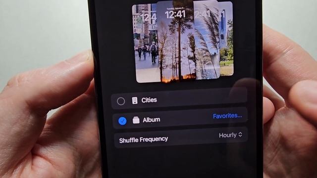 iPhone How to Choose ANY Album for Lock Screen Wallpaper! (iOS 17.1) смотреть онлайн