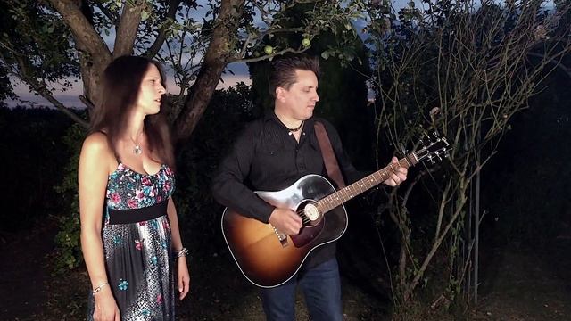 Tennessee Twin Live - 'Every Story' - Under Our Apple Tree Sessions смотреть онлайн