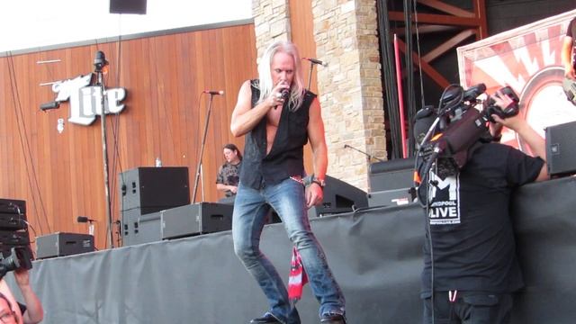 Warrant - I Saw Red - Summerfest 2022 смотреть онлайн