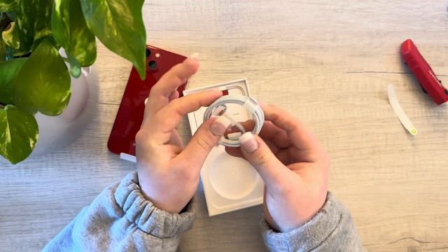 iPhone 13 (Product Red) Unboxing & Slight Setup смотреть онлайн