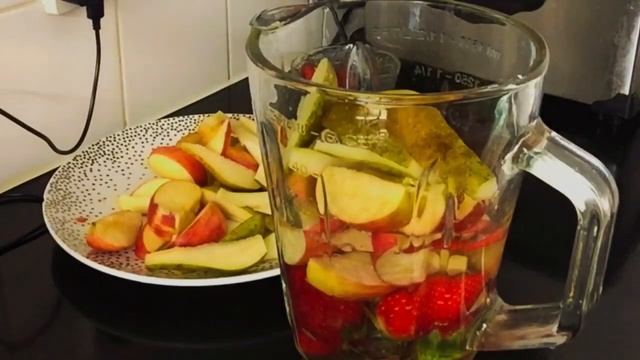 Pears/apples/ and strawberries fruit juice 🥤/homemade/natural recipe смотреть онлайн