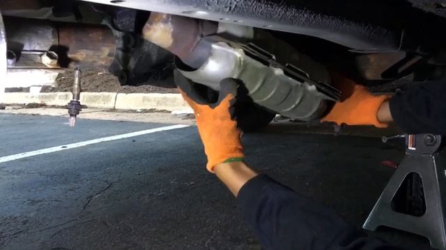 JEEP ZJ CATALYTIC CONVERTER REPLACEMENT смотреть онлайн