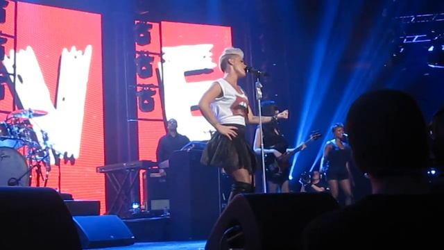 P!nk - True Love - Itunes Festival London смотреть онлайн