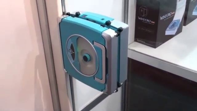 IFA 2010- Windoro Robot to Clean your Windows смотреть онлайн